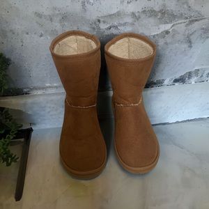 Wet Seal slipper booties